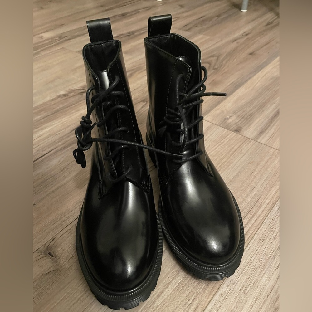 & Other Stories women’s mid combat boot6.5 Brand new never worn.